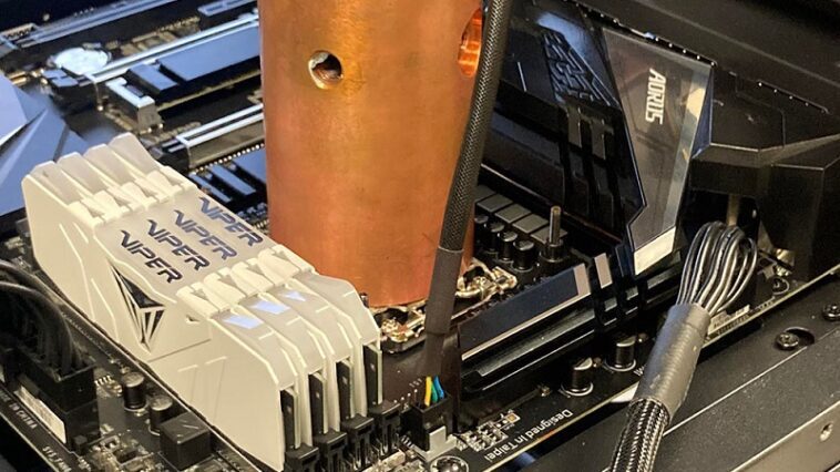 Processeur Intel Core i9 à refroidissement passif avec 4 kg de cuivre !