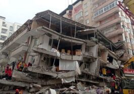 Le tremblement de terre en Turquie de magnitude 7,8 a duré plus d'une minute et a tué des centaines