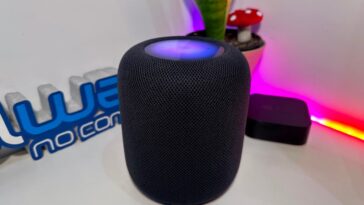 Imagem da coluna inteligente da Apple, o HomePod 2 em análise