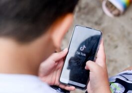 Les enfants passent environ 2 heures par jour sur TikTok, selon un rapport