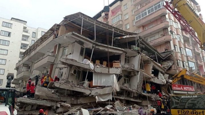 Le tremblement de terre en Turquie de magnitude 78 a