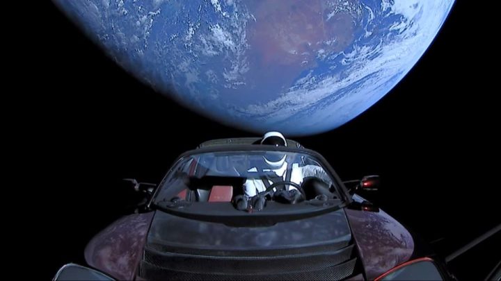 Image Tesla Roadster d'Elon Musk errant dans l'espace