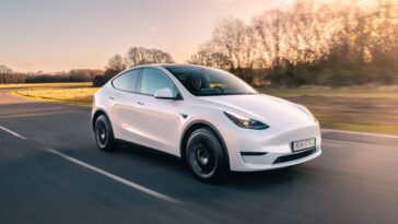 Tesla: Casal fica com