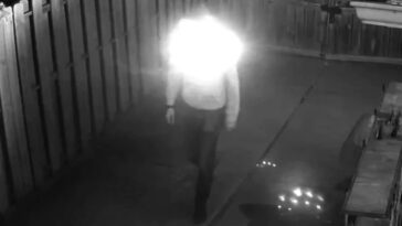 Imagem Camera Shy Hoodie, uma camisola para manter a privacidade