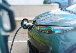Carros elétricos crescem na Europa... mas os pontos de carregamento não acompanham