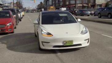 Imagem tesla Model 3 de outra pessoa