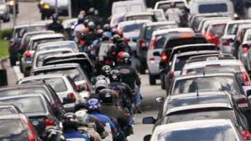 Código da Estrada: Motas podem "furar" nas filas de trânsito?