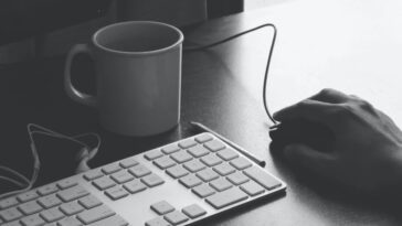 Rato e teclado. Foto de Rayi Christian Wicaksono no Unsplash