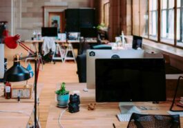 Ce n'est pas grand et américain : des géants s'efforcent de licencier des employés en Europe 103 Escritório. Foto de Annie Spratt no Unsplash