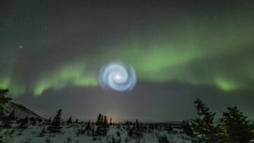 La spirale a traversé le ciel de l'Alaska.  Qu'est-ce qui a été filmé ?