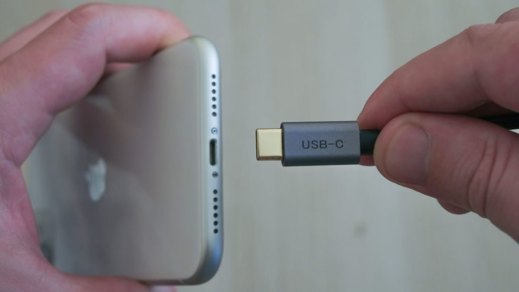 Chargement USB-C de l'iPhone de la Commission européenne d'Apple