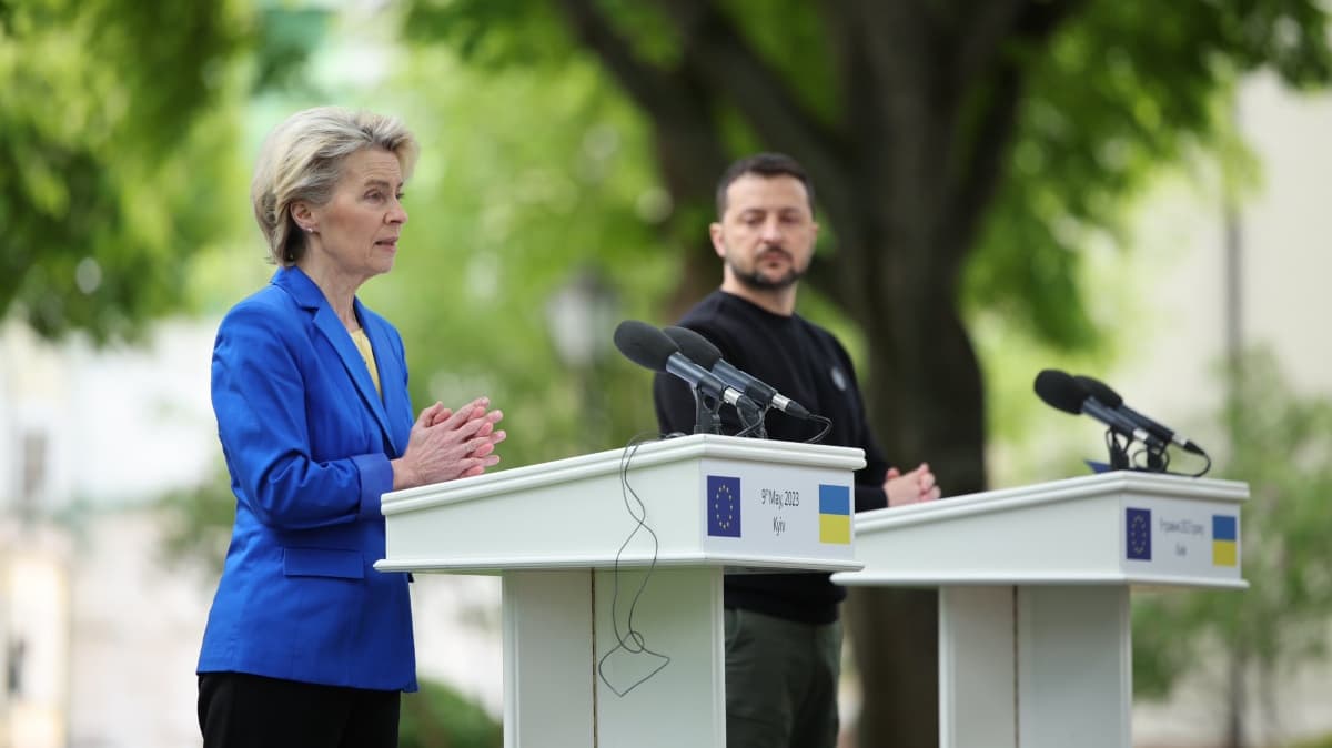 Ursula von der Leyen célèbre la Journée de l'Europe avec une visite à Kiev 118 Presidente da Comissão Europeia, Ursula von der Leyen, e Volodymyr Zelenskyy, presidente da Ucrânia