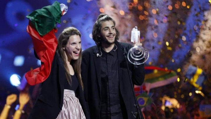 Salvador Sobral, vainqueur de l'Eurovision pour le Portugal, en 2017, aux côtés de sa sœur Luísa Sobral
