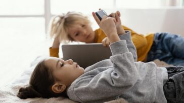 YouTube está a recomendar vídeos de tiroteios em escolas a crianças