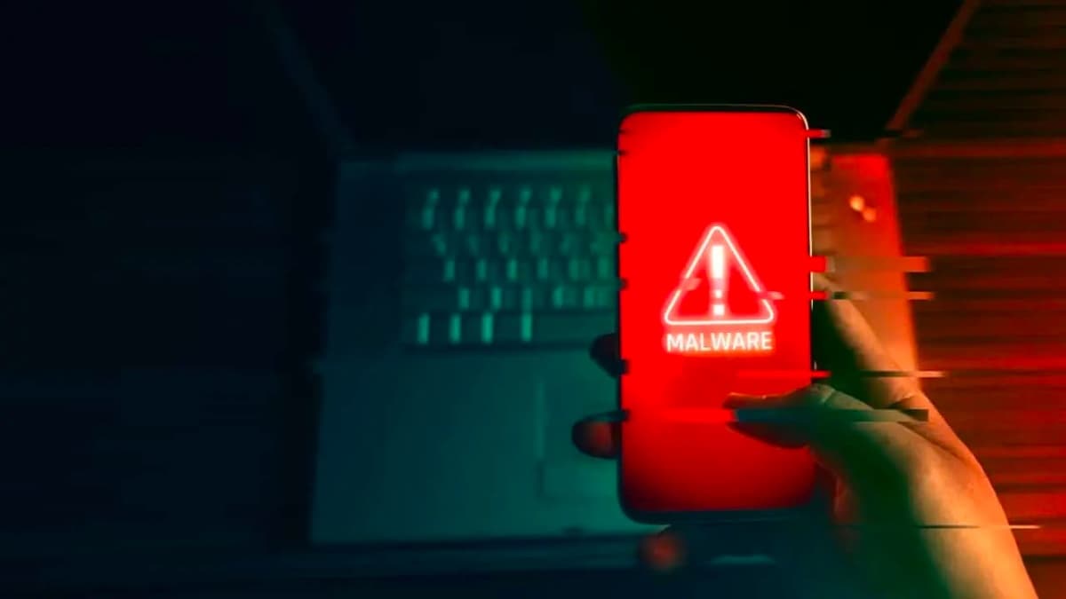 Ilustração de smartphones Android com malware