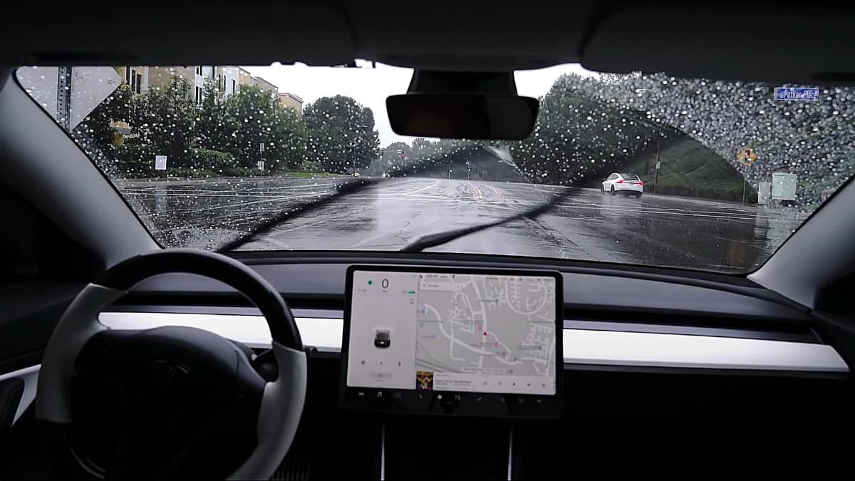 Elon Musk pede desculpa por problema numa função