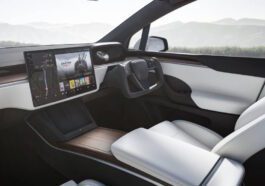 Tesla volante direita carros mercados