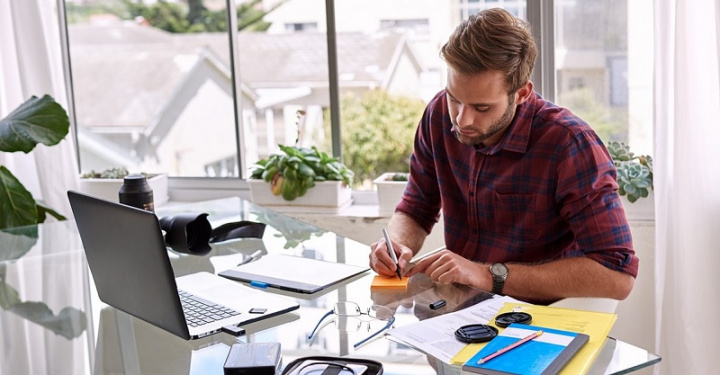 Au milieu se trouve la vertu : entre le régime de travail à distance et le travail en présentiel, l'hybride l'emporte 3 1685812803 467 Au milieu se trouve la vertu entre le regime