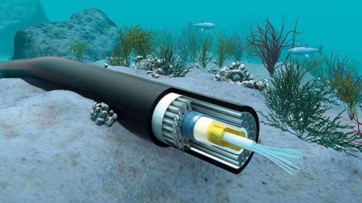 câble sous-marin à fibre optique