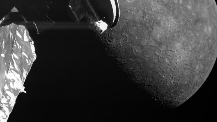 Le vaisseau spatial prend des images incroyables de Mercure dans un passage très proche 1 Imagem de Mercúrio captada pelo orbitador BepiColombo