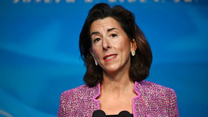 Biden annonce qu'il connectera tout le monde aux États-Unis à Internet haut débit d'ici 2030 4 Gina Raimondo, secrétaire américaine au Commerce