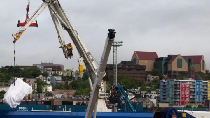 Premières images du sauvetage du Titan. Les restes des victimes seront parmi les décombres 5 Épave du submersible Titan