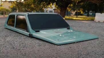 Imagem de um Fiat Panda transformado em aberração