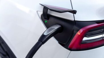 Tesla gagne un autre allié : Volvo va adopter le NACS en Amérique du Nord