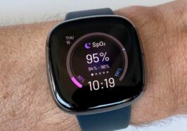 Ilustração de smartwatches usados para detetar Parkinson