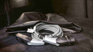 Cuidado! Ladrões andam agora a roubar cabos de carros elétricos
