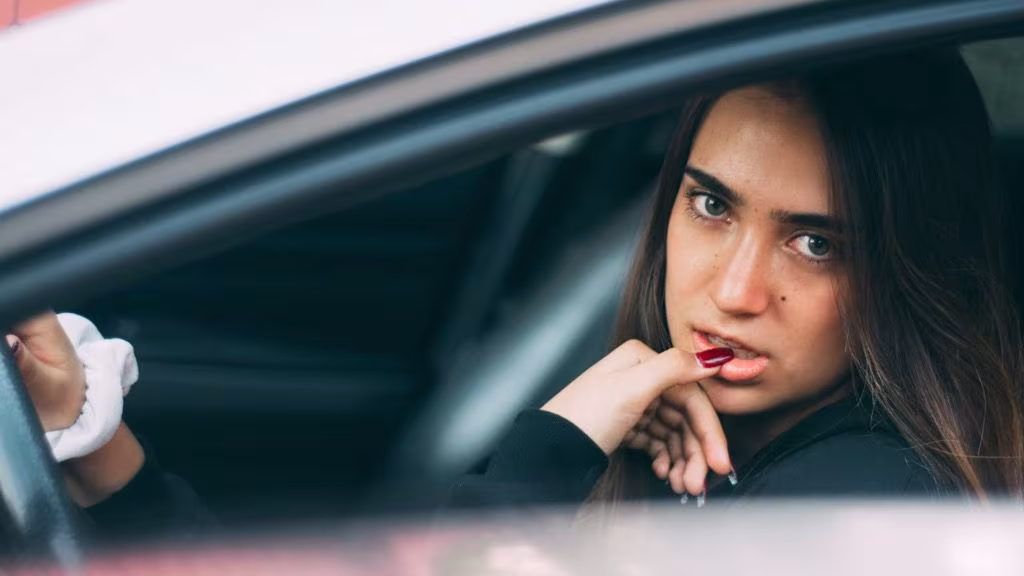 Pouvez-vous porter des écouteurs lorsque vous conduisez votre véhicule ? 49 Será que pode usar auriculares durante a condução?