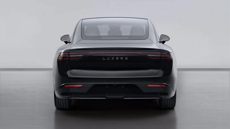 Luxeed S7 - quelques spécifications révélées par la voiture Huawei 1 Luxeed S7 - quelques spécifications révélées par la voiture Huawei