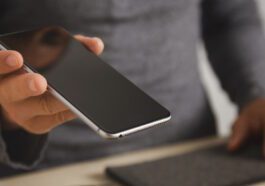 Quer trocar o seu iPhone usado por dinheiro? A Sell My Phone trata de tudo - Image by bublikhaus on Freepik