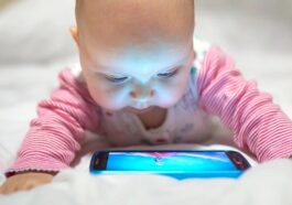 L'exposition aux écrans retarde le développement cognitif des bébés d'un an, selon une étude