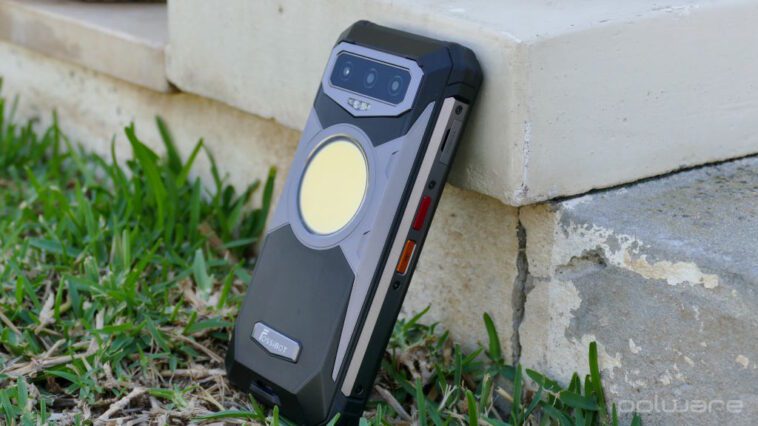 Já chegou o FOSSiBOT F102 - o smartphone robusto com lanterna para os mais aventureiros