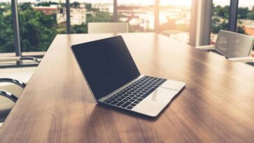 "L'ère des PC IA commence à l'automne et sera aussi importante que le Wi-Fi", déclare le PDG d'Intel