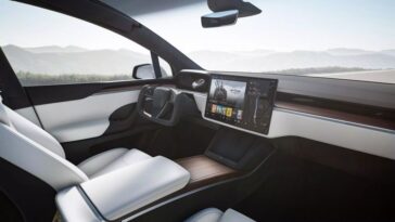 Hackers são capazes de desbloquear software da Tesla que custam mais de 15 mil dólares