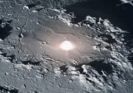 Ilustração do local de impacto da sonda da Rússia Luna 25 que se despenhou na Lua
