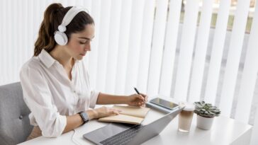 Precisa de converter texto em áudio? Teste estas extensões