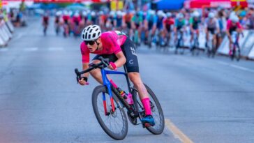 Imagem de Gray Barnett com a sua bicicleta de 12 mil dólares da Cannondale monitorizada por um AirTag