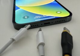 Ilustração do iPhone 15 com vários cabos USB-C e um Lightning