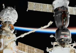 Imagem da ISS com a Soyuz