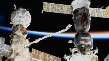 Imagem da ISS com a Soyuz