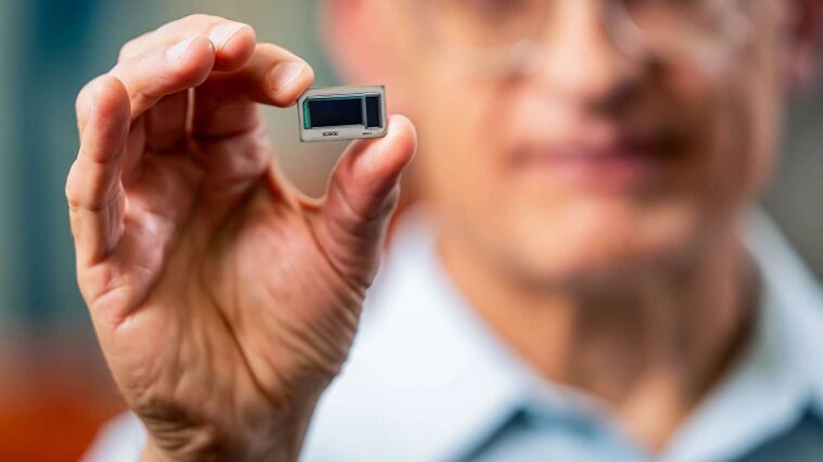 Intel mise sur un nouveau substrat en verre pour rendre les processeurs plus rapides
