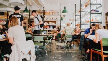 Il existe déjà des robots antibruit pour « faire taire » les conversations dans le café