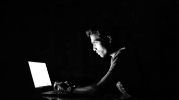 Selon une étude : les jeunes sont plus susceptibles d'être victimes d'arnaques en ligne que les personnes plus âgées