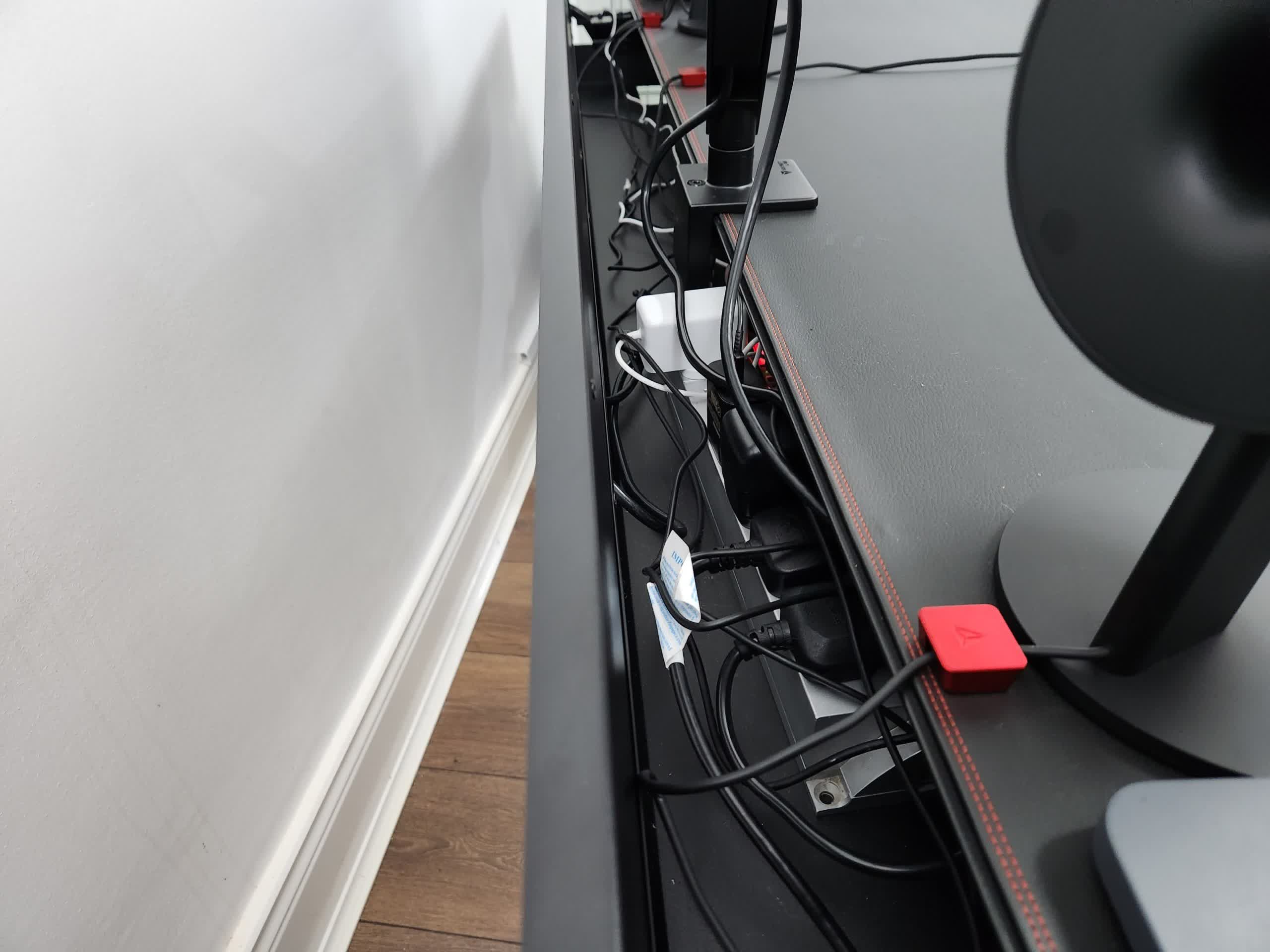 1707821720 226 Examen de Secretlab Magnus Pro XL un bureau assis debout riche