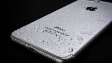 Apple advises against using rice to dry wet iPhones, offers better tips