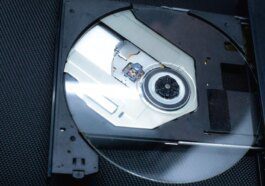 DVD-like optical disc could store 1.6 petabits (or 200 terabytes) on 100 layers