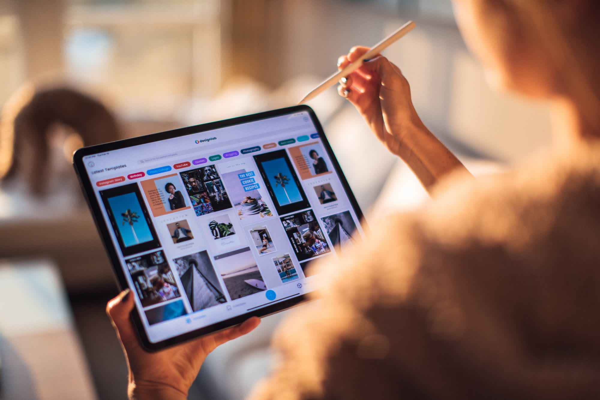 L'année dernière, les expéditions de tablettes ont atteint leur plus faible volume depuis 2011, mais les fournisseurs chinois ont atténué la baisse. 59 Tablet shipments hit their lowest volume since 2011 last year, but Chinese vendors mitigated the decline